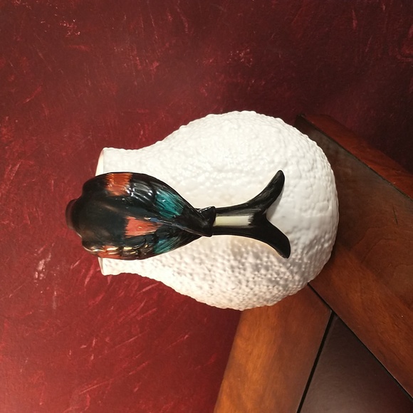 VINTAGE HALDON GROUP WHITE NUBBLY PORCELAIN PITCHER WITH FIGURAL BIRD HANDLE - Picture 2 of 5